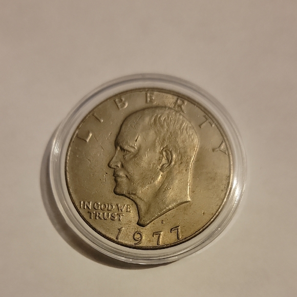 1977 Eisenhower Dollar Coin - Picture 1 of 2